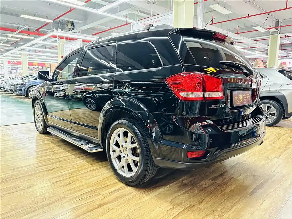 DODGE JCUV 2015