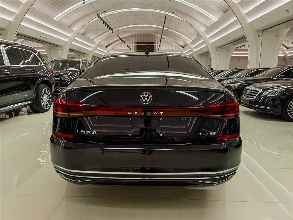 VOLKSWAGEN PASSAT 2023