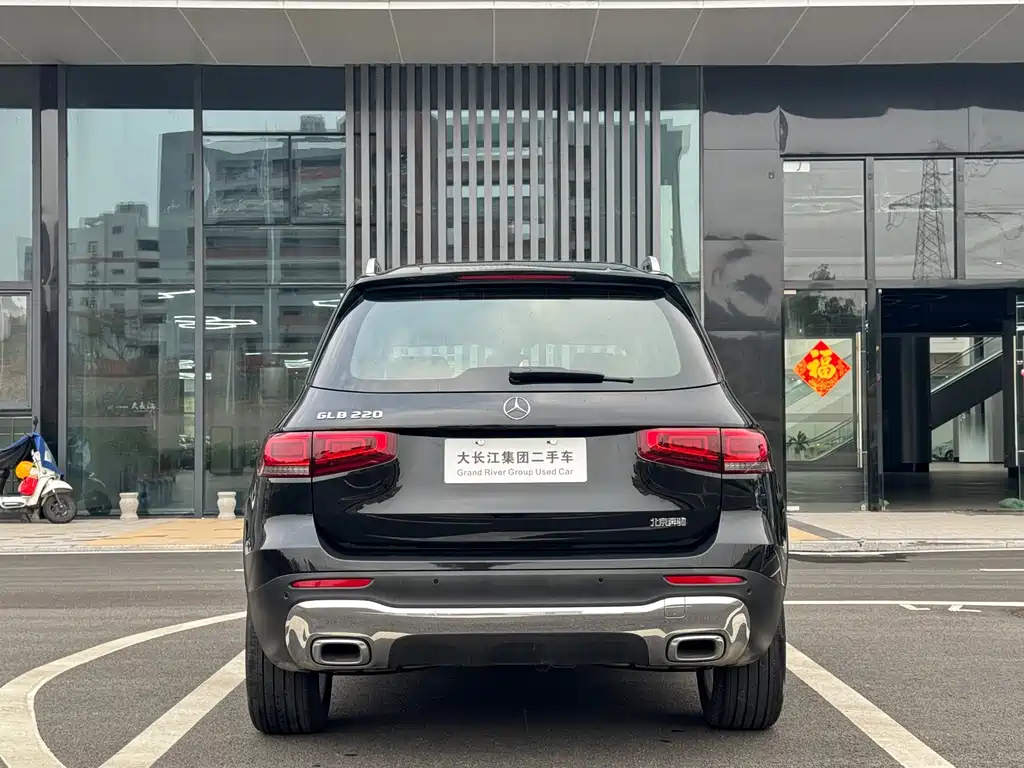 MERCEDES BENZ GLB 2023