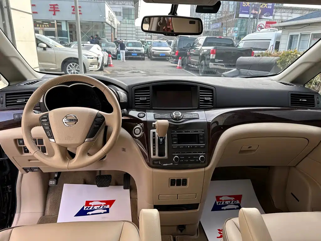 NISSAN QUEST 2018
