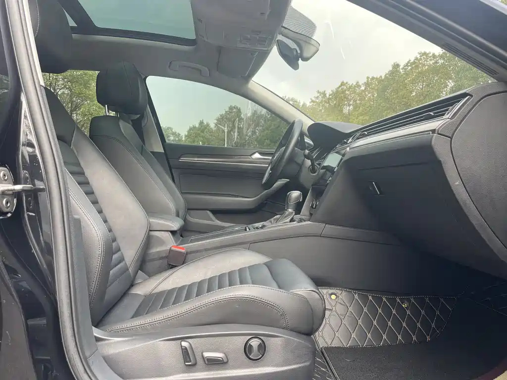 VOLKSWAGEN MAGOTAN 2020