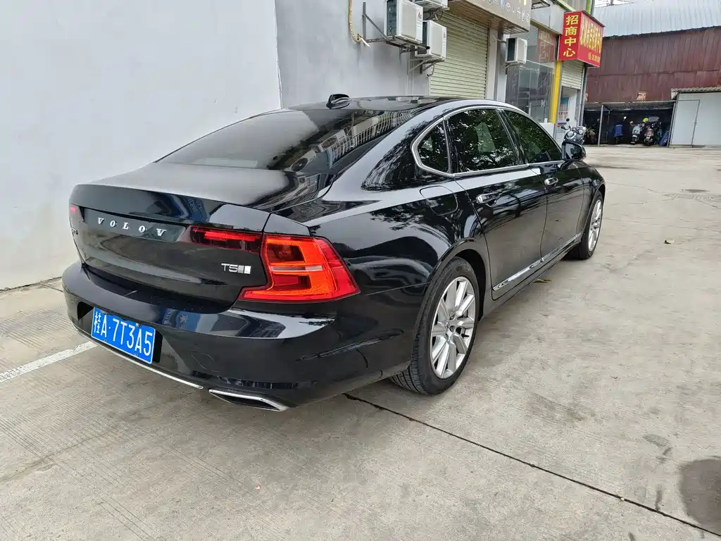 VOLVO S90 2019