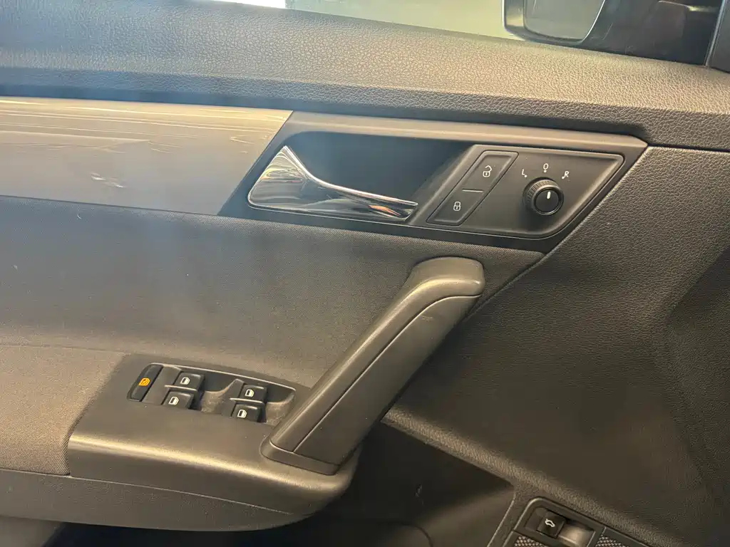 VOLKSWAGEN LAVIDA 2015