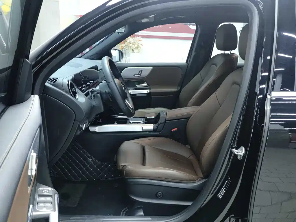 MERCEDES BENZ GLB 2023