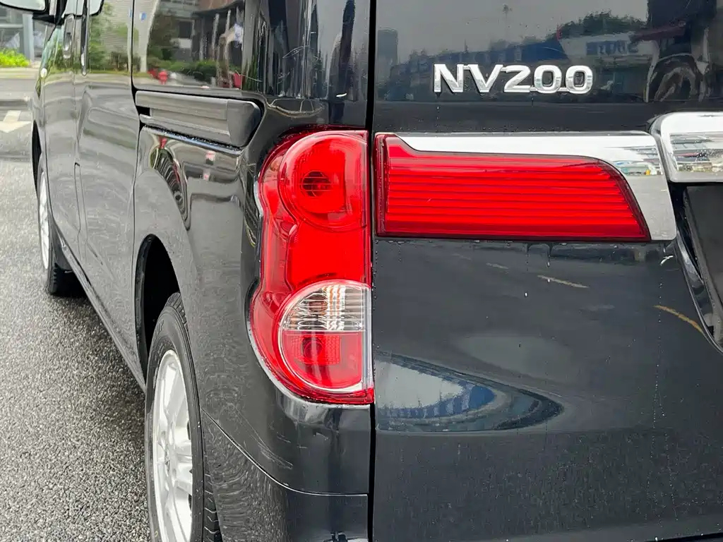 NISSAN NV200 2013