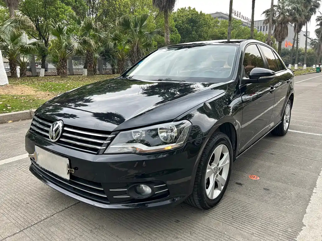 VOLKSWAGEN BORA 2014