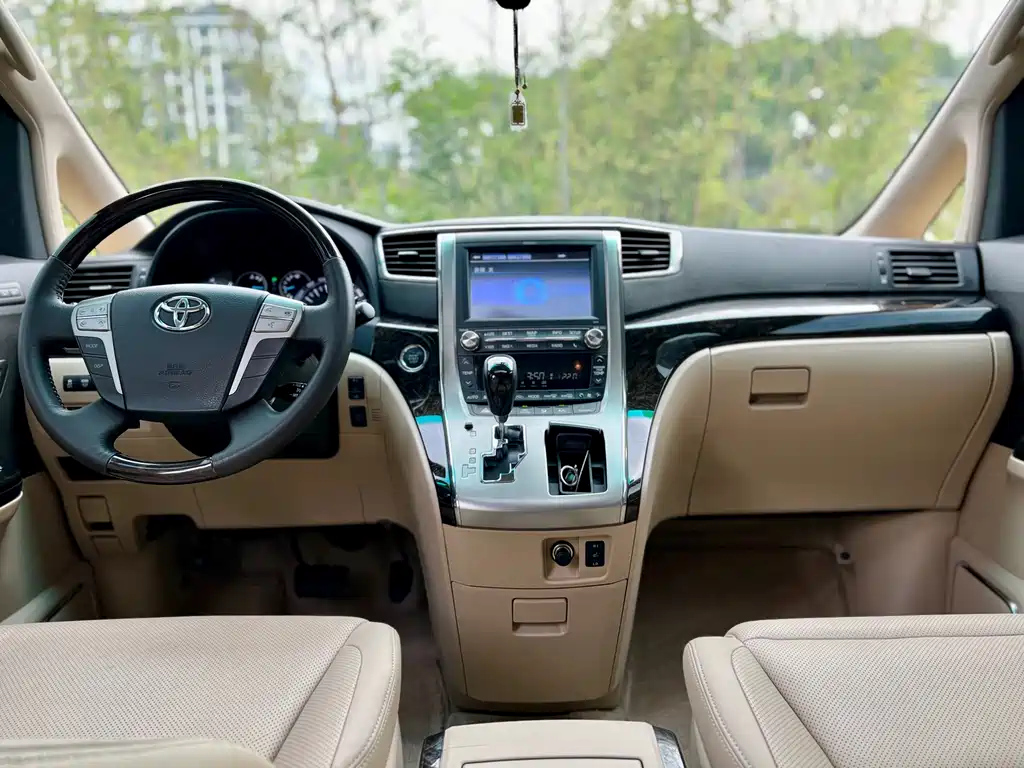TOYOTA ALPHARD 2014