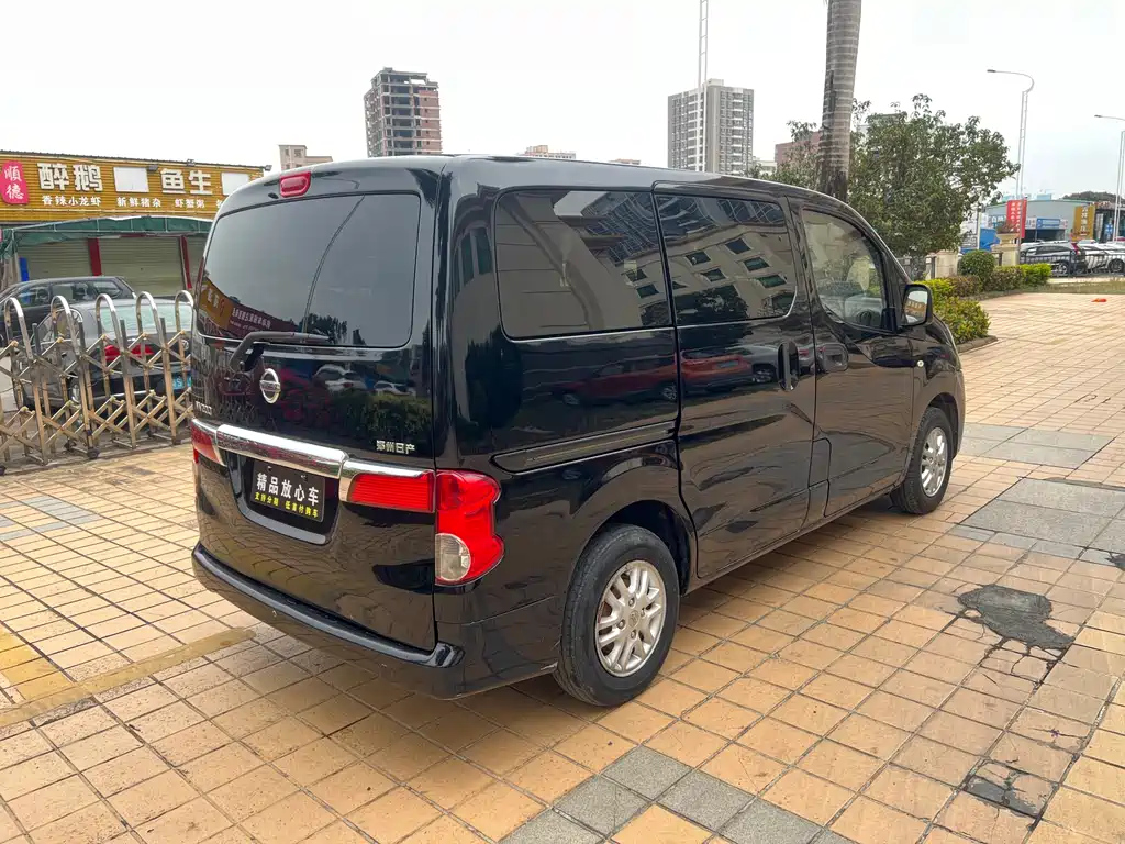 NISSAN NV200 2015