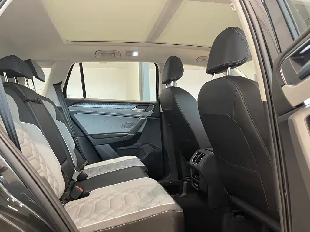 VOLKSWAGEN TAYRON 2023