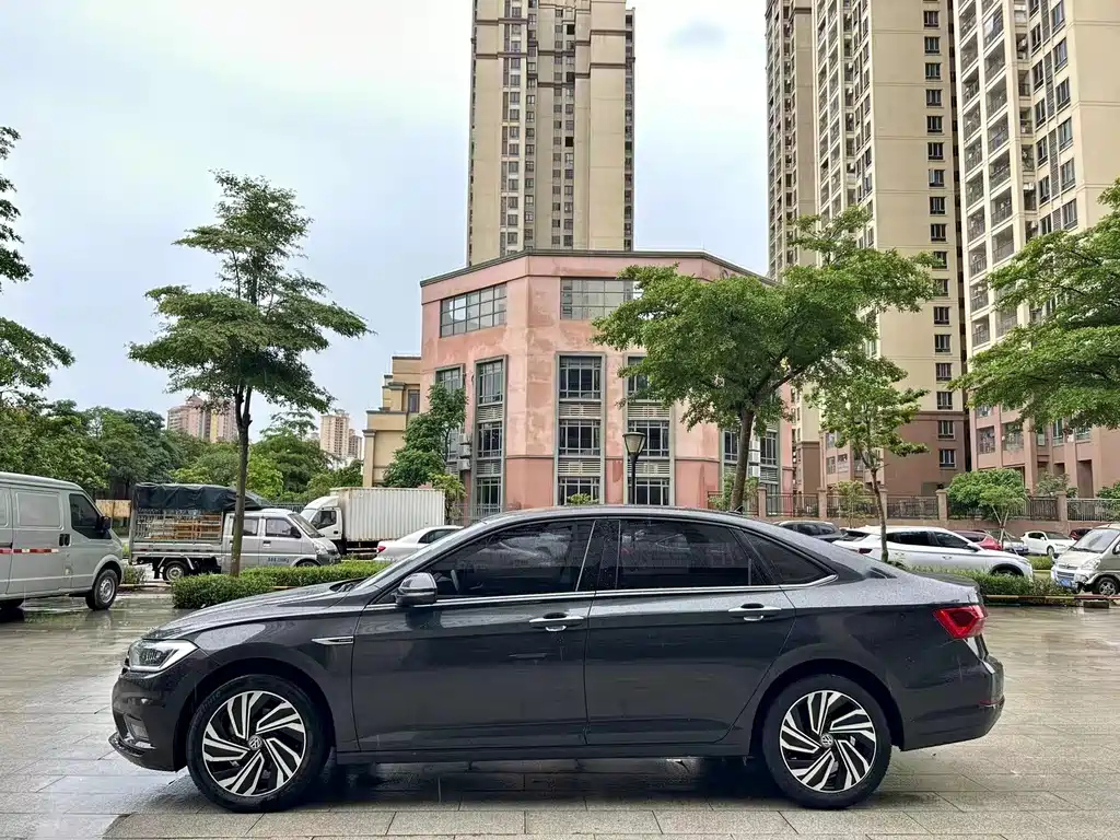 VOLKSWAGEN SAGITAR 2022