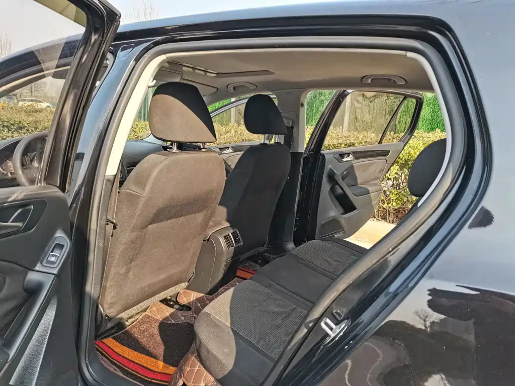 VOLKSWAGEN GOLF 2012
