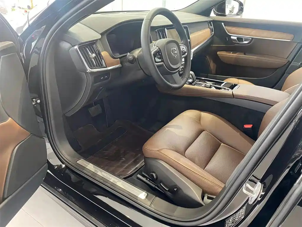 VOLVO S90 2024