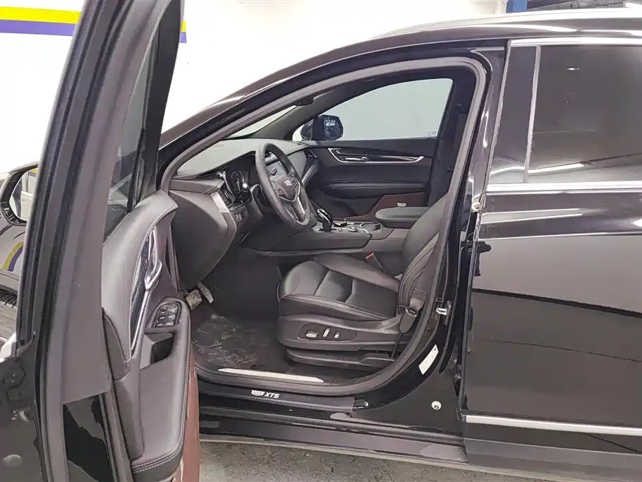 CADILLAC XT5 2021