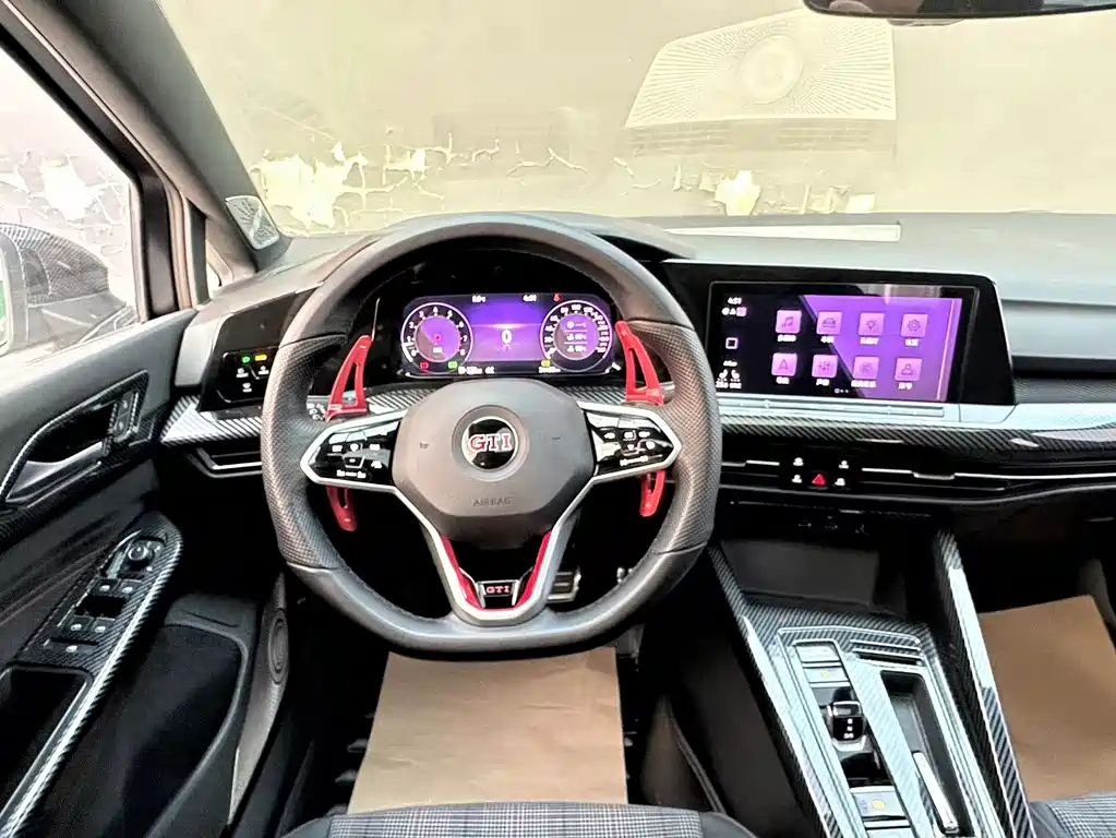 VOLKSWAGEN GOLF 2023