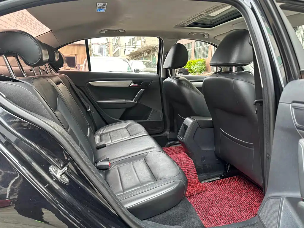 VOLKSWAGEN LAVIDA 2014
