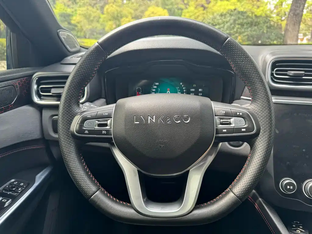 LYNK&CO 03 2020
