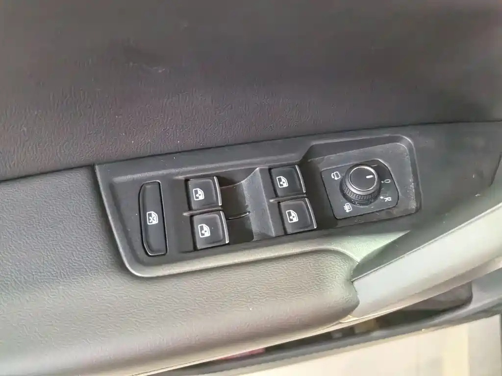 VOLKSWAGEN TAYRON 2020