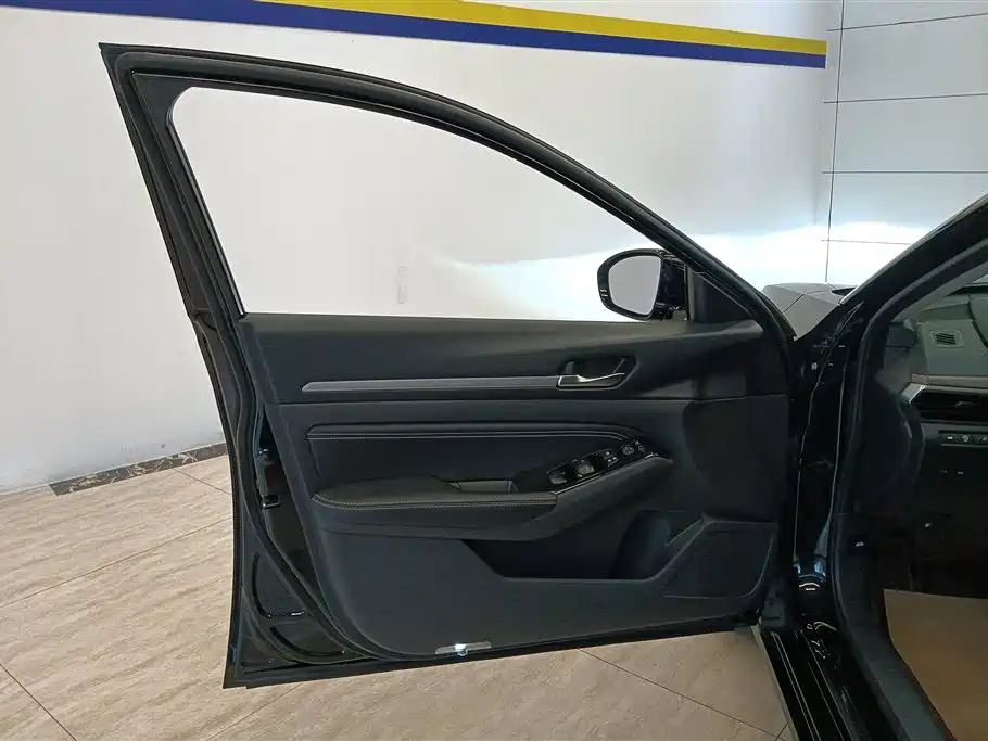 NISSAN TEANA 2022