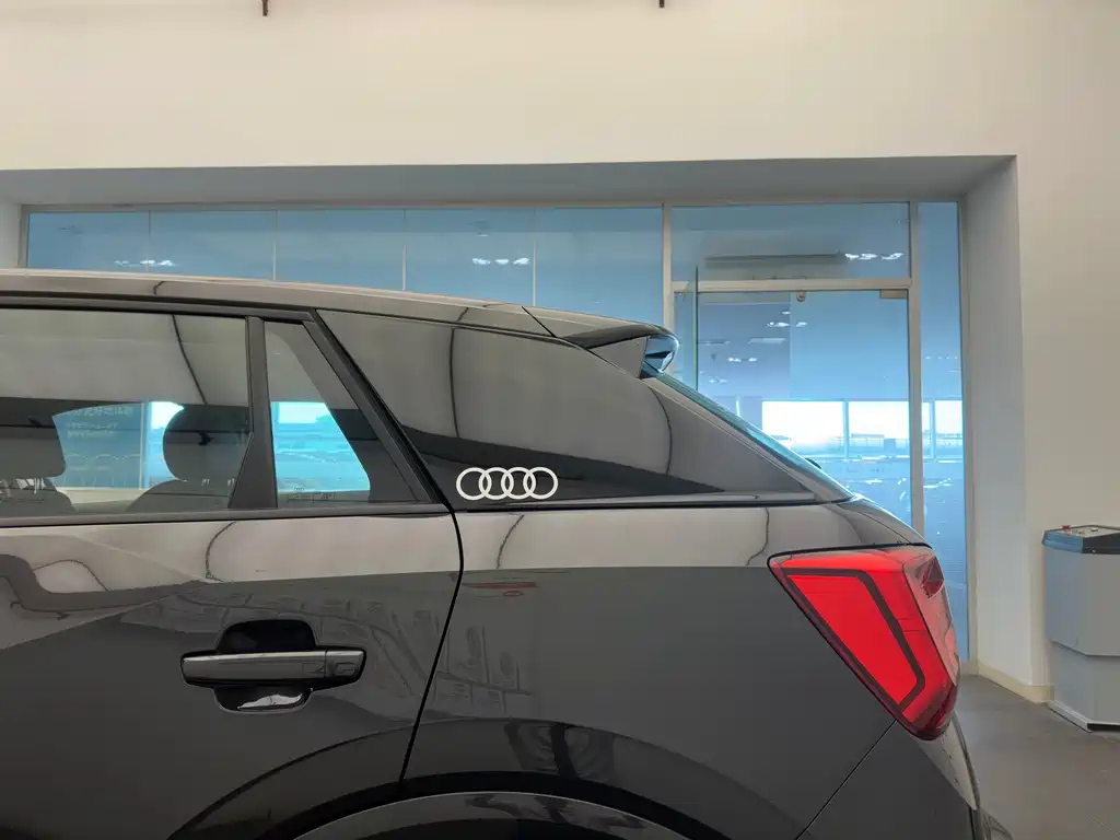 AUDI Q2L 2024