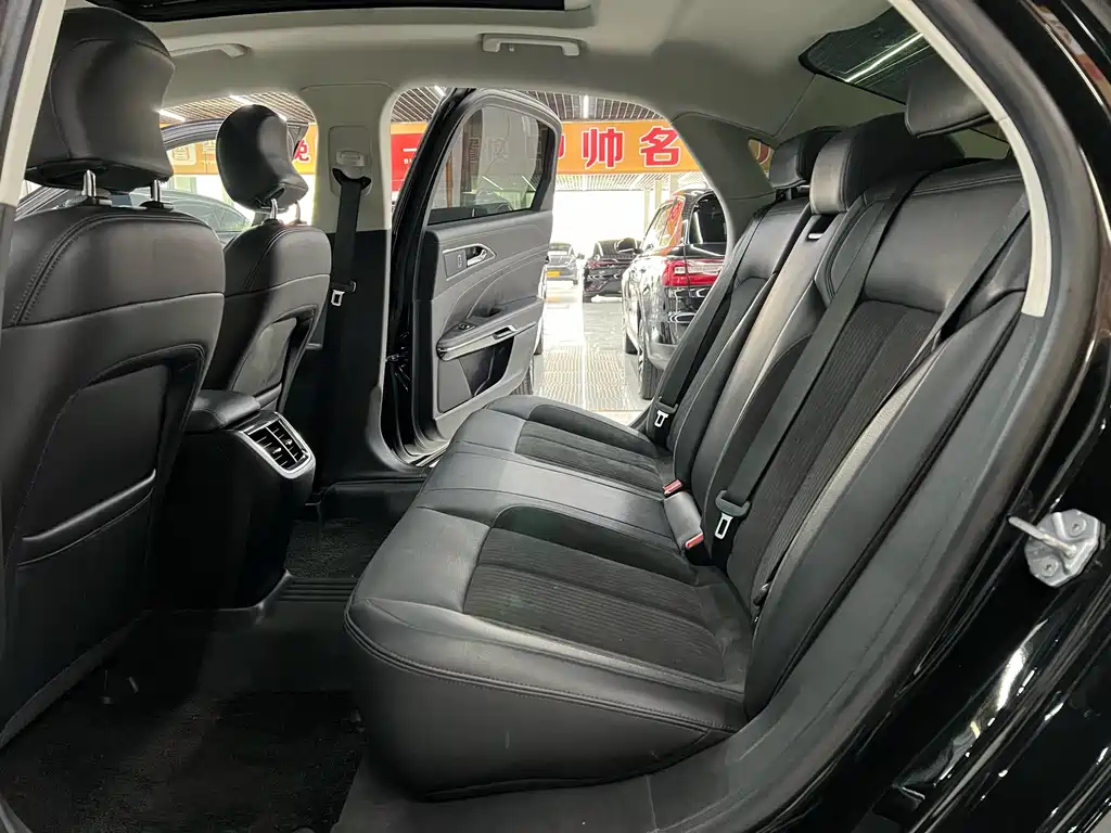 FORD TAURUS 2019