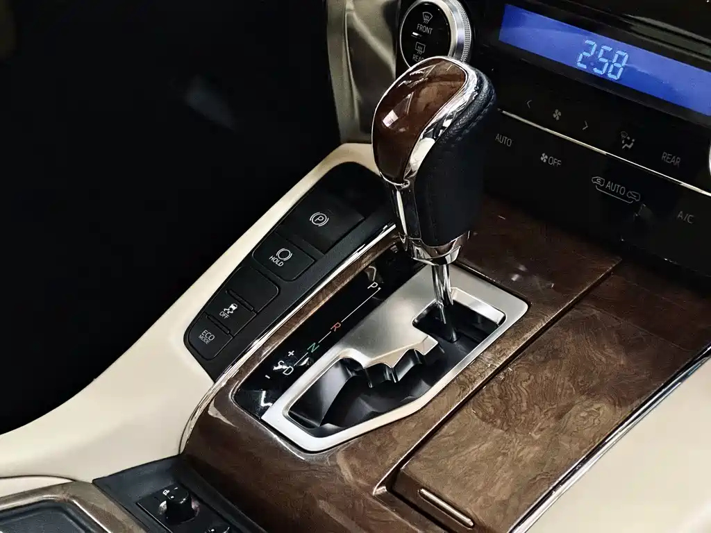 TOYOTA ALPHARD 2018