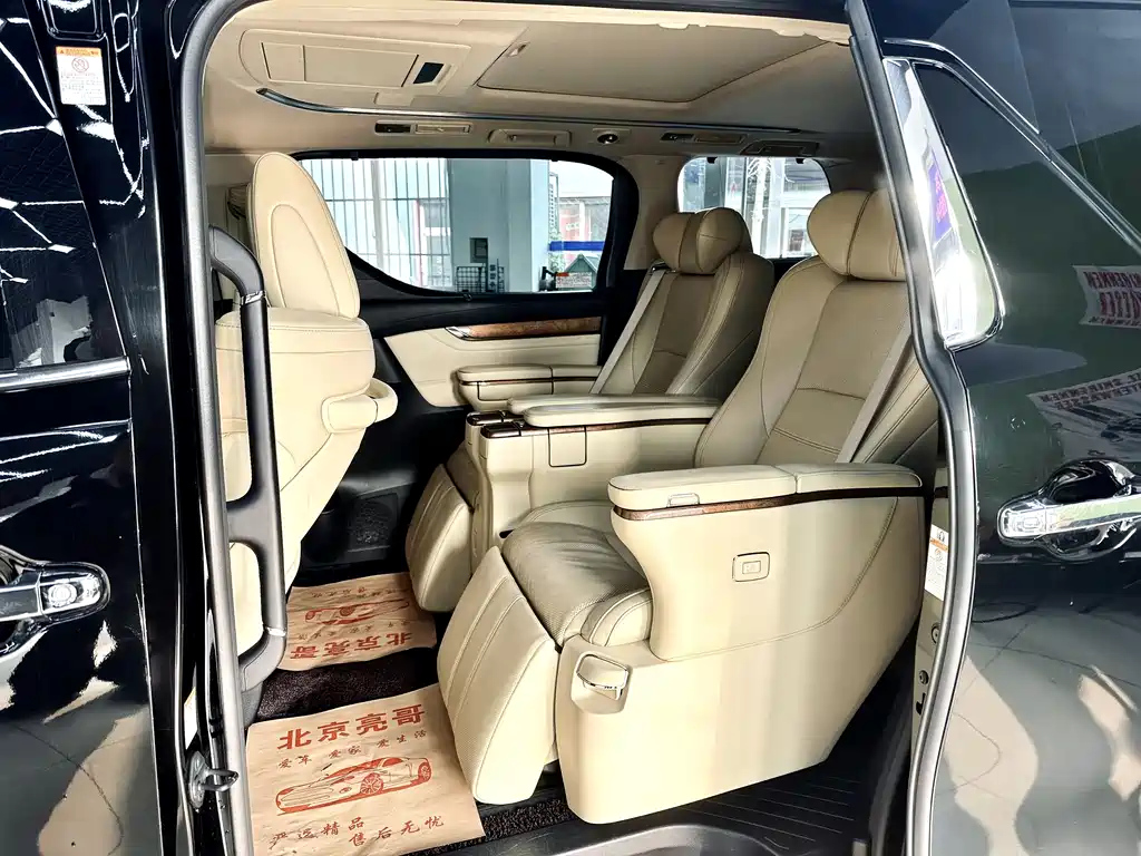 TOYOTA ALPHARD 2018