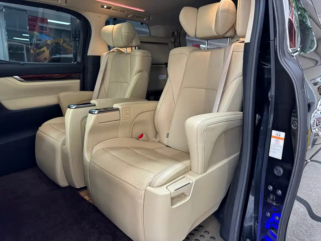 TOYOTA ALPHARD 2017