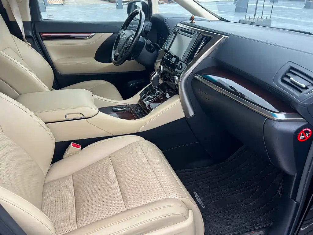 TOYOTA ALPHARD 2017