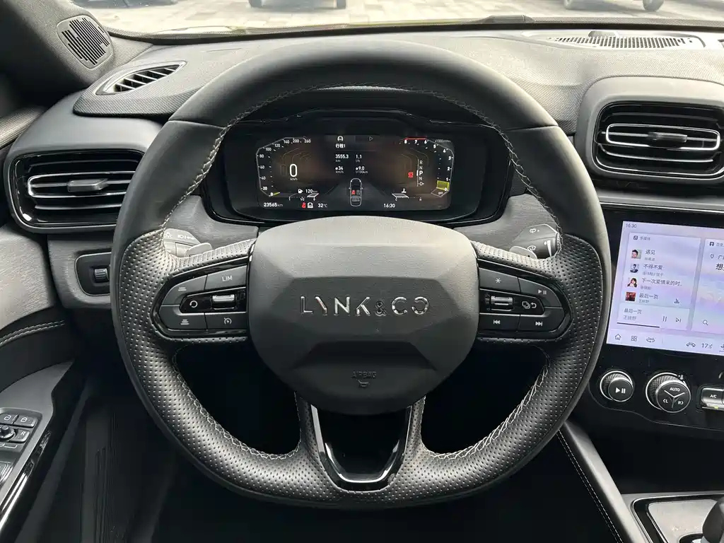 LYNK&CO 03 2022
