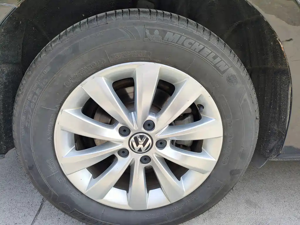 VOLKSWAGEN PASSAT 2015