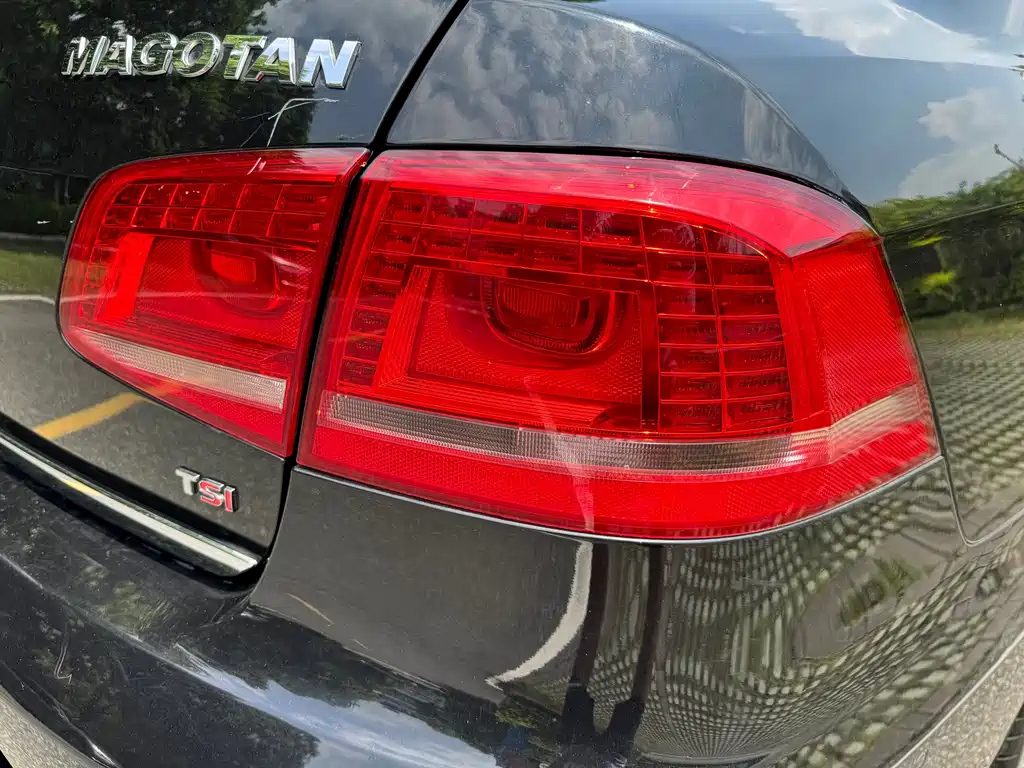 VOLKSWAGEN MAGOTAN 2012