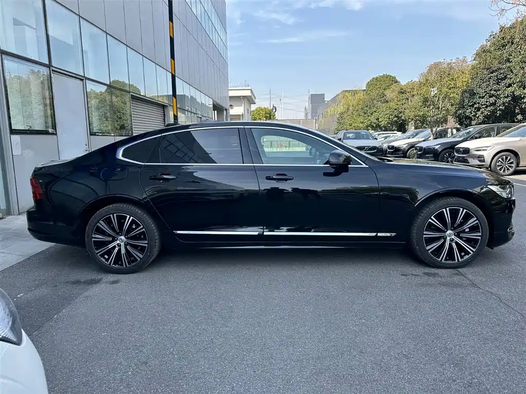 VOLVO S90 2023