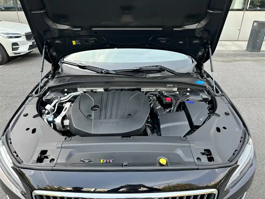 VOLVO S90 2023