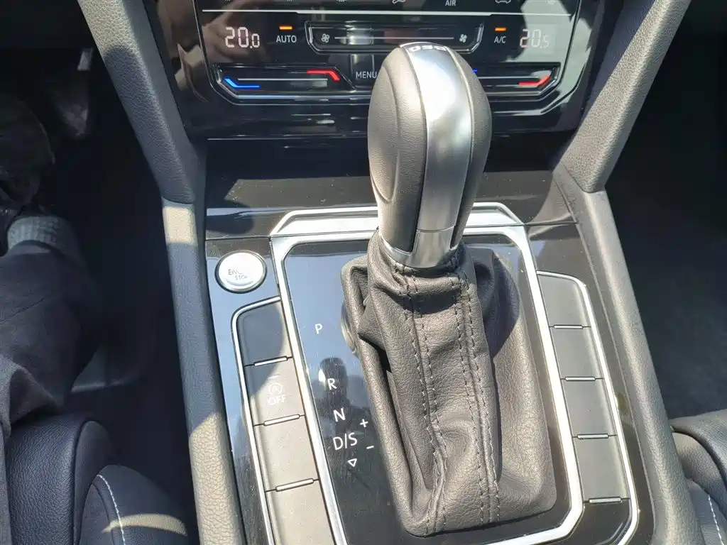 VOLKSWAGEN MAGOTAN 2023