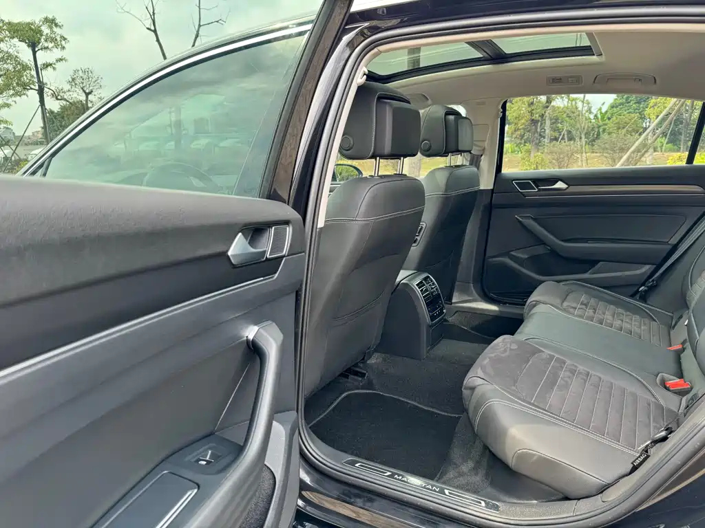VOLKSWAGEN MAGOTAN 2022