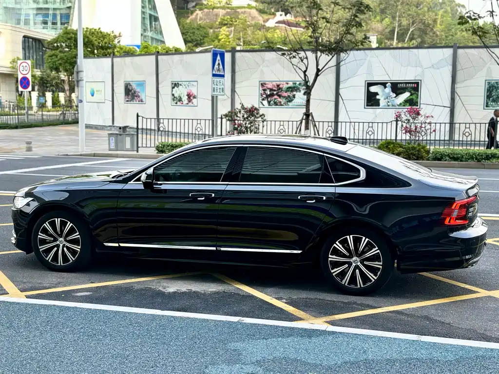 VOLVO S90 2021