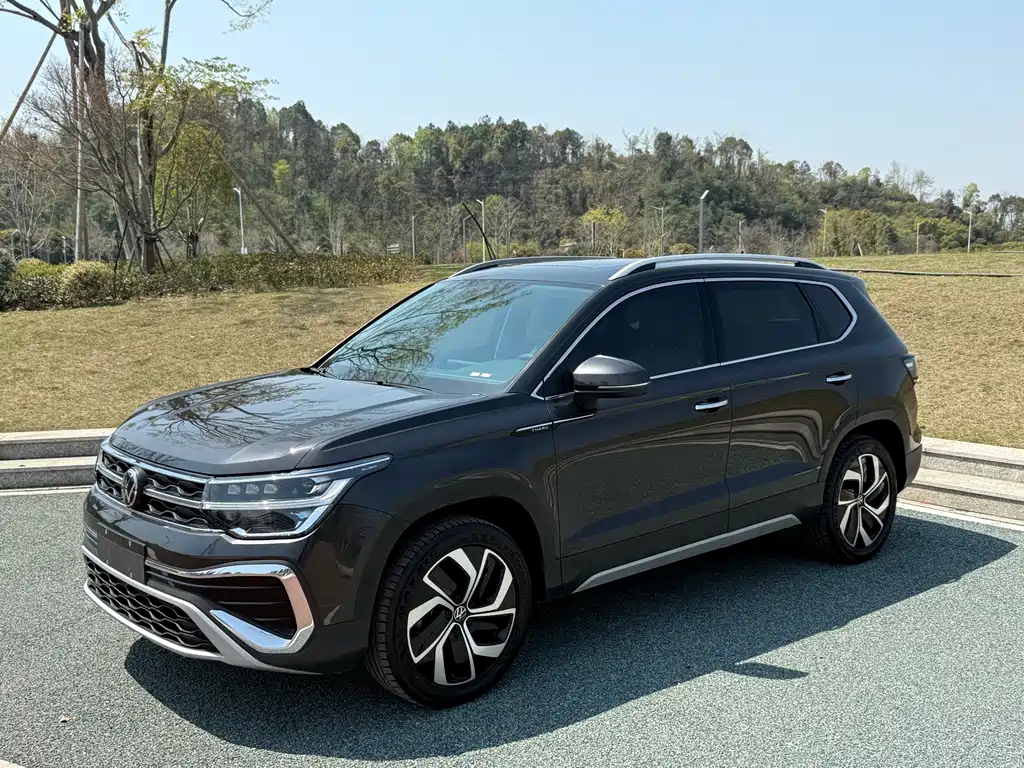 VOLKSWAGEN THARU 2024
