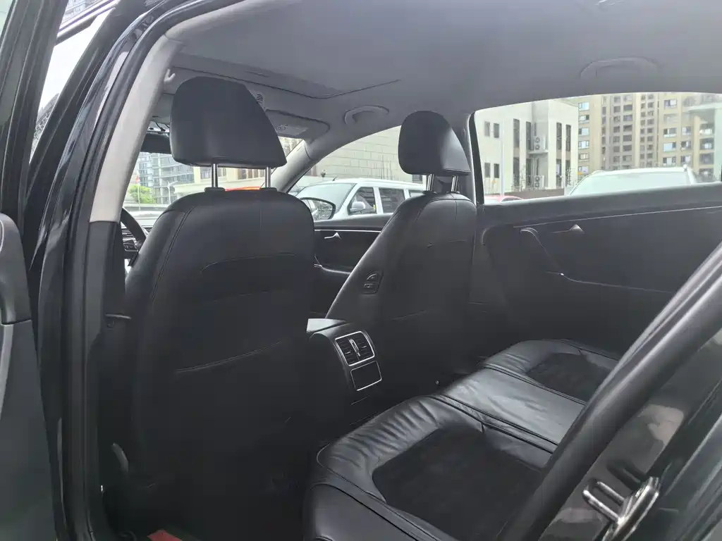 VOLKSWAGEN MAGOTAN 2014