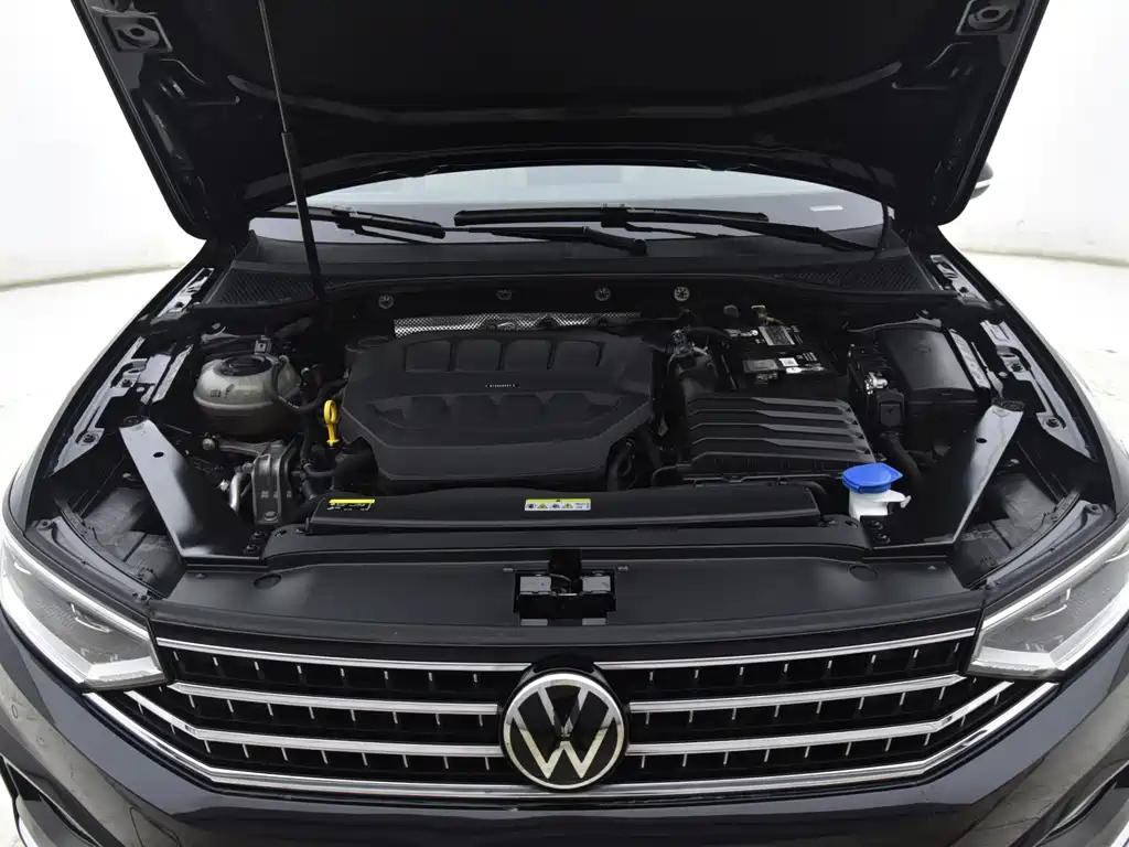 VOLKSWAGEN MAGOTAN 2023