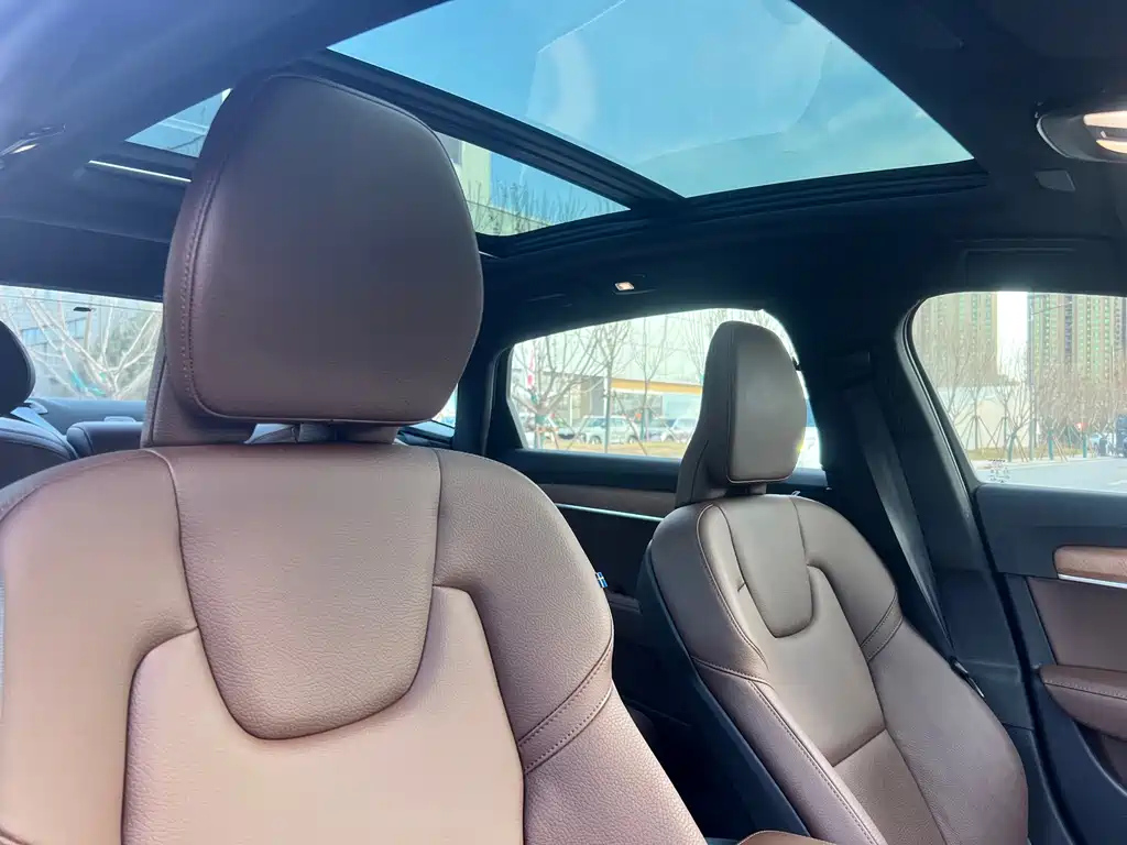 VOLVO S90 2023