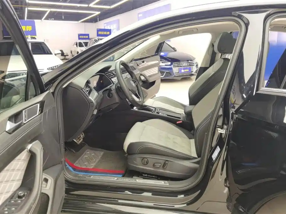 VOLKSWAGEN MAGOTAN 2023