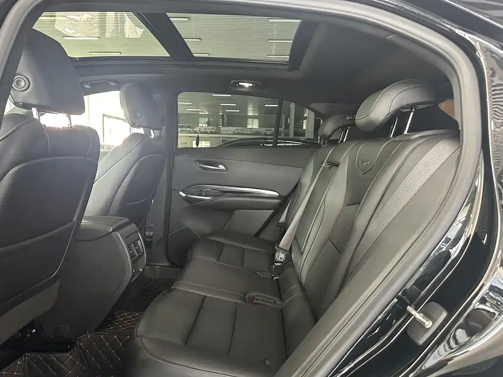 CADILLAC XT4 2021