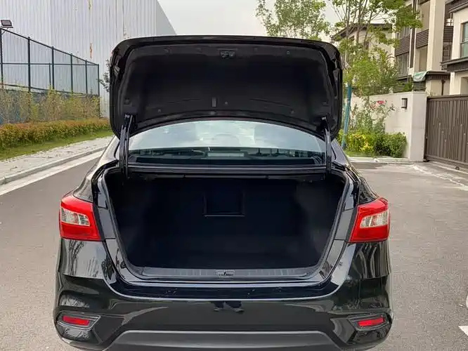 NISSAN SYLPHY 2020