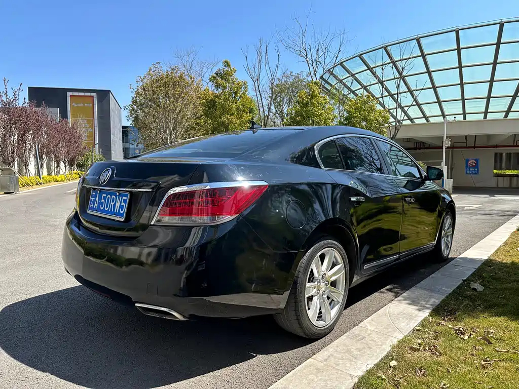 BUICK LACROSSE 2010