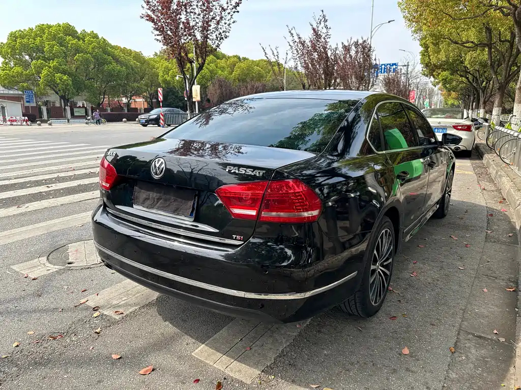 VOLKSWAGEN PASSAT 2015