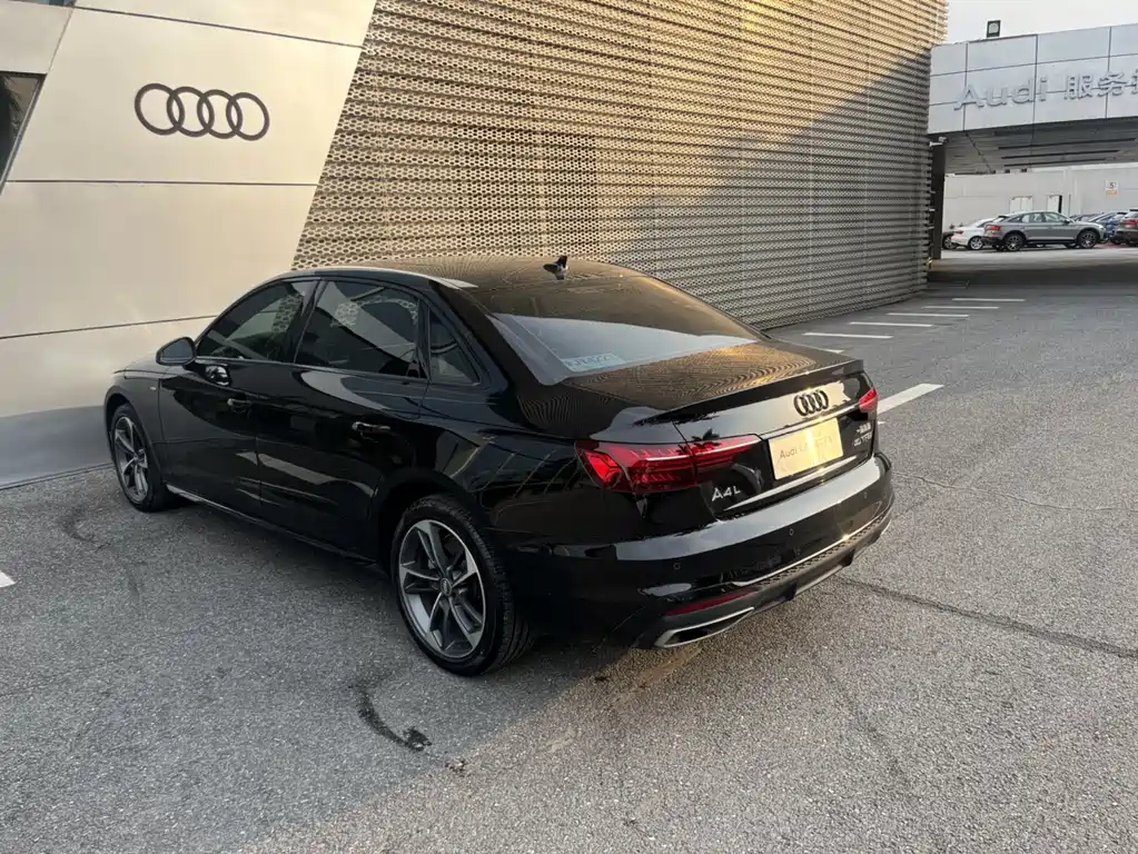 AUDI A4L 2022