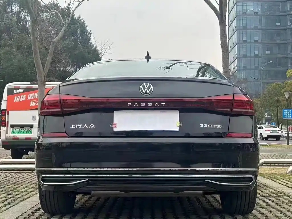VOLKSWAGEN PASSAT 2023