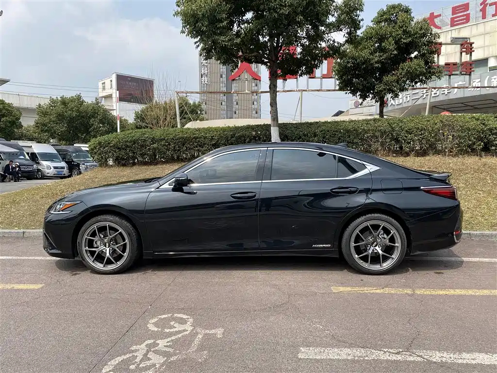 LEXUS ES 2022