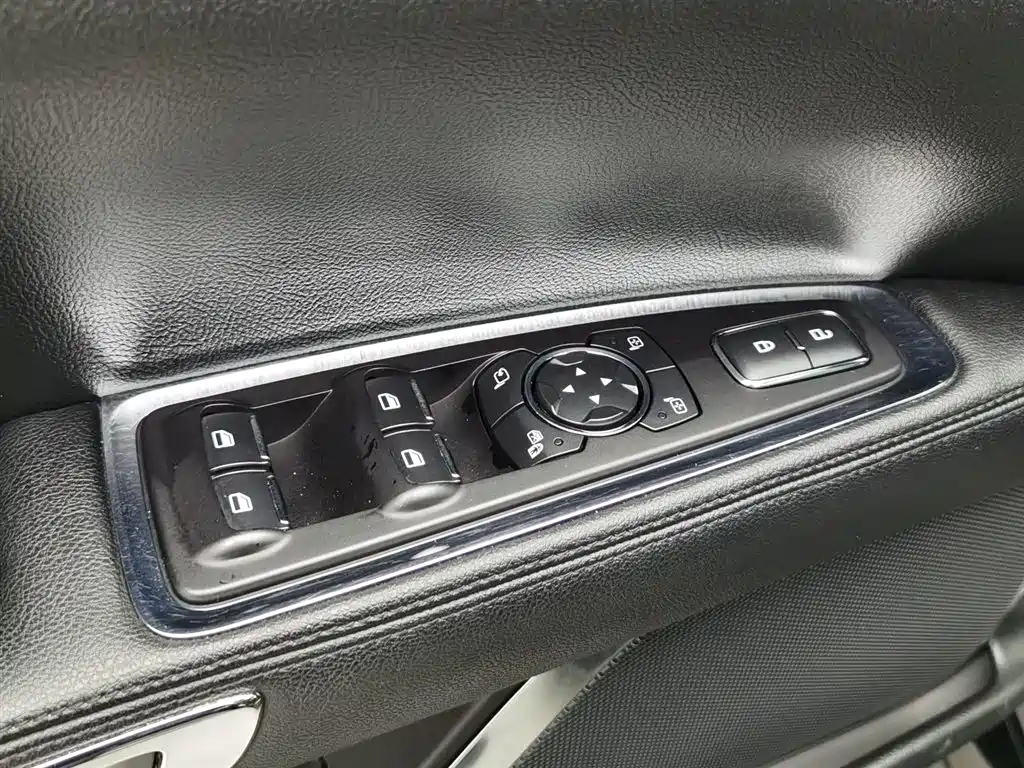 LINCOLN CONTINENTAL 2018