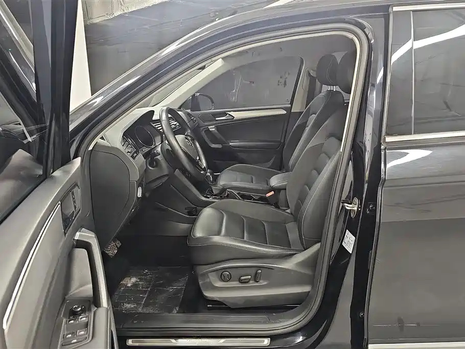 VOLKSWAGEN TIGUAN L 2020
